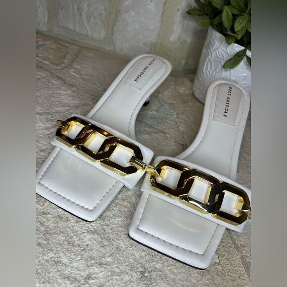 Good American white kitten heels w/ gold chain sz 9 - Picture 2 of 7